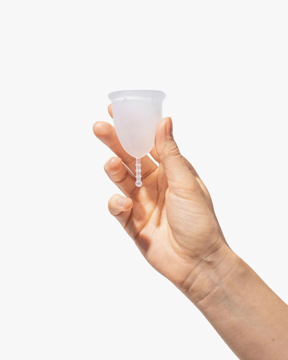 your-kaya-menstruationstasse-medizinsilikon-small-periodentasse image 4