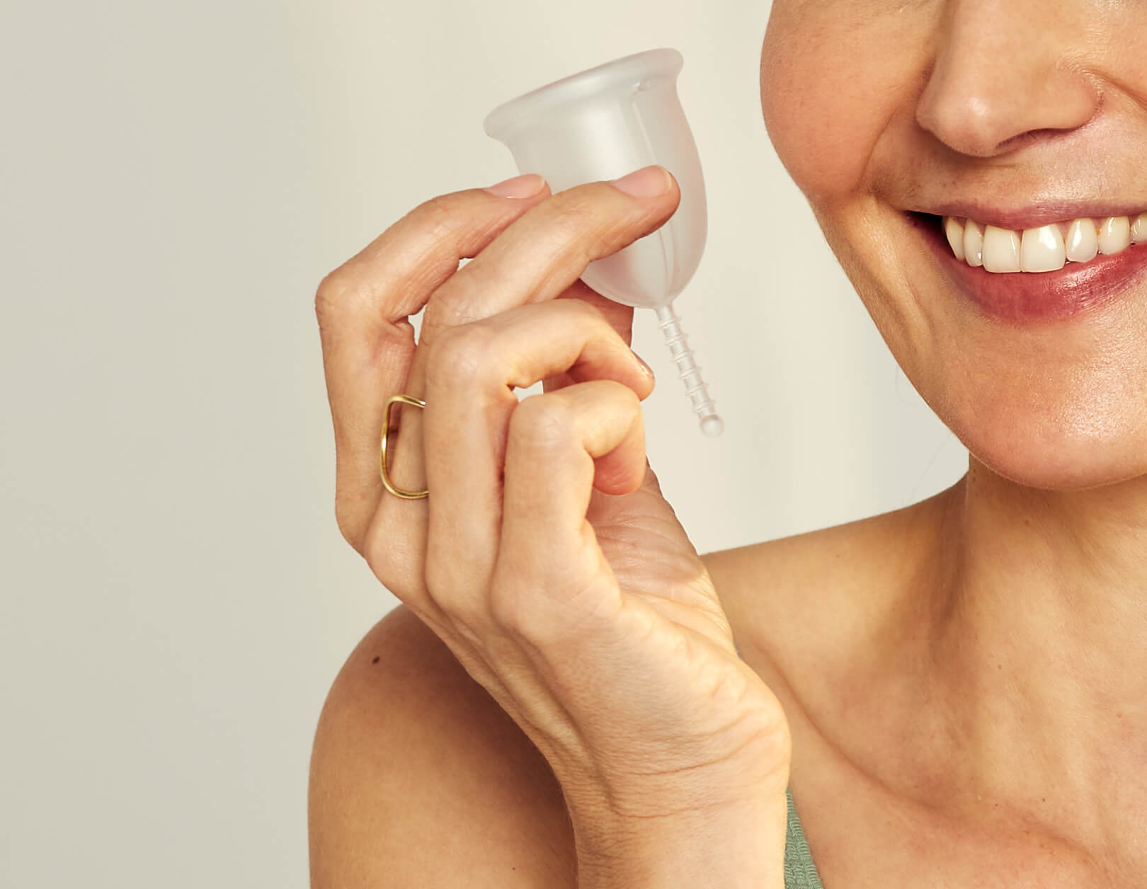 your-kaya-menstruationstasse-medizinsilikon-small-periodentasse image 2